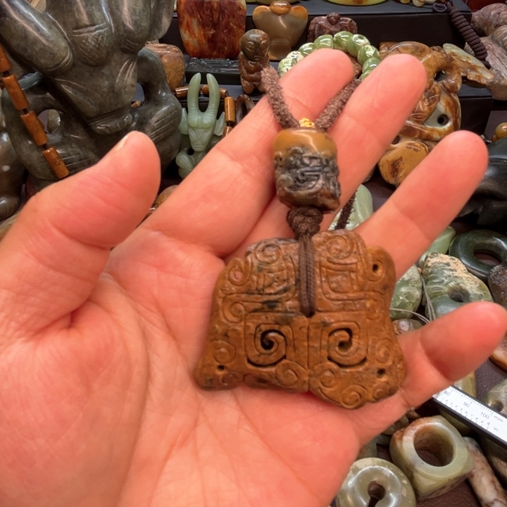 岫岩河磨玉（透闪石质玉）未镶嵌挂件悠**～