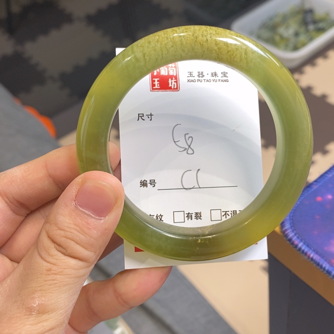 蛇纹石玉手镯未镶嵌