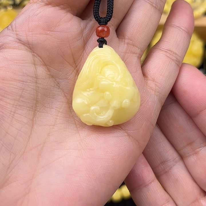 琥珀未镶嵌颈饰琥珀