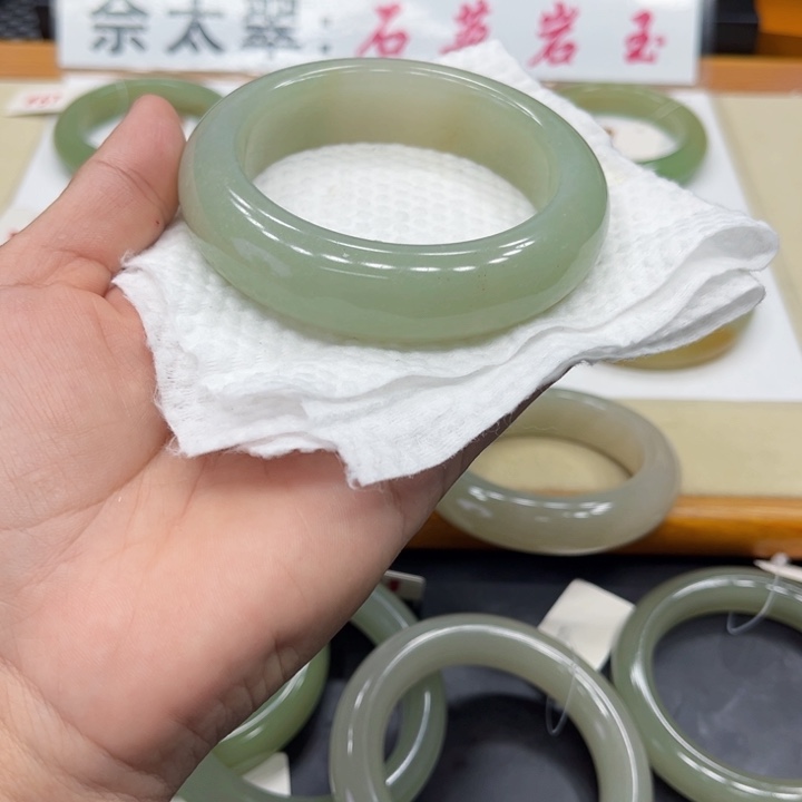 未镶嵌手镯石英质玉张*英