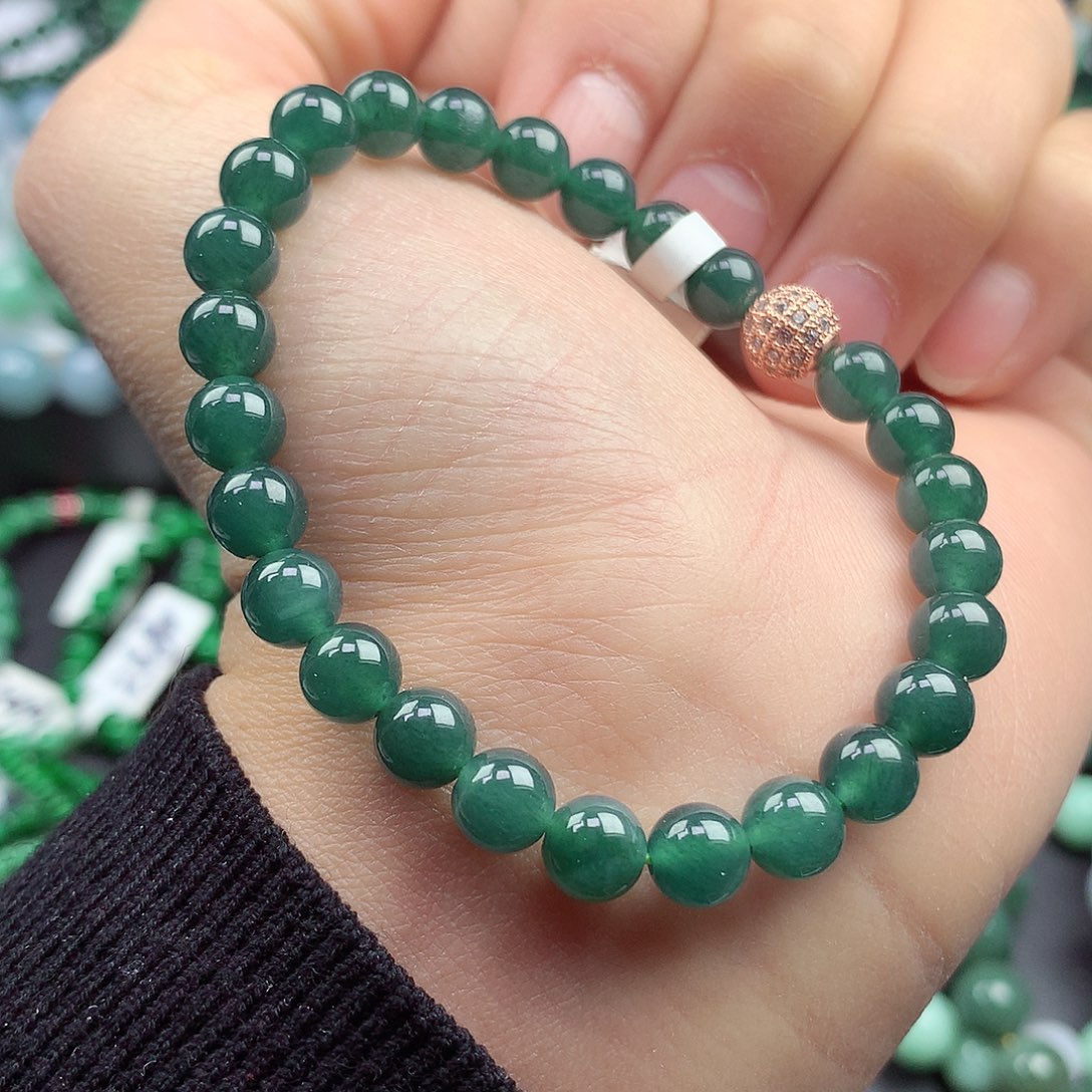 翡翠颈饰未镶嵌手串