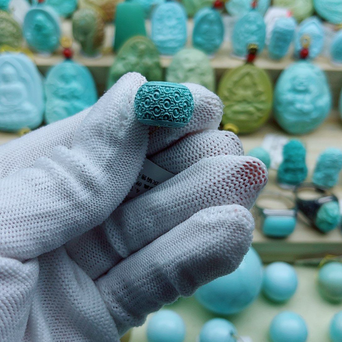 绿松石未镶嵌珠宝奇石