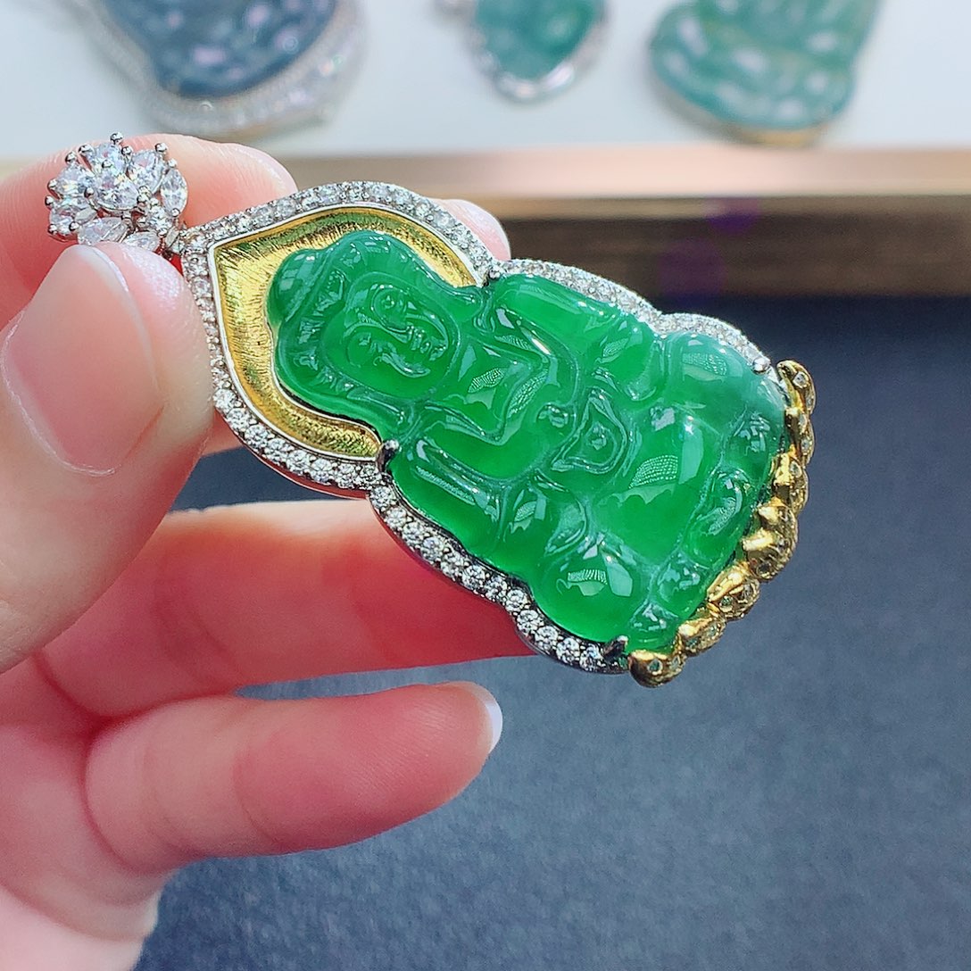 翡翠颈饰未镶嵌翡翠