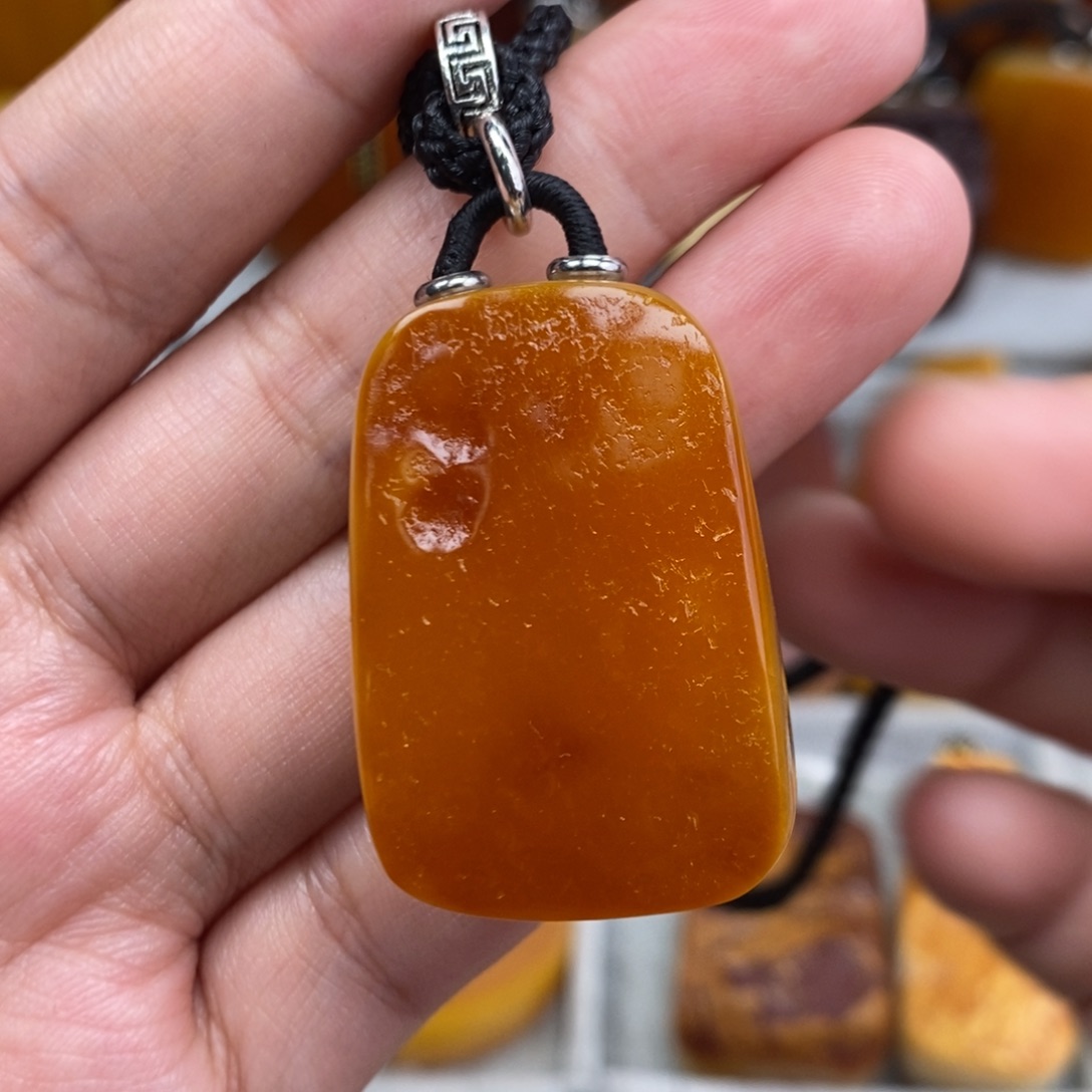 琥珀吊坠(赠链)未镶嵌