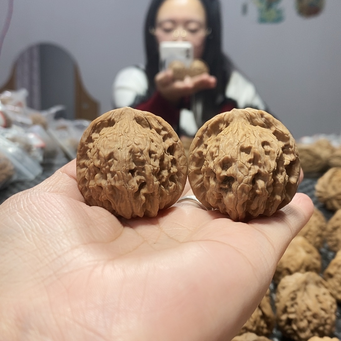 山***是桃核吊坠红狮子41