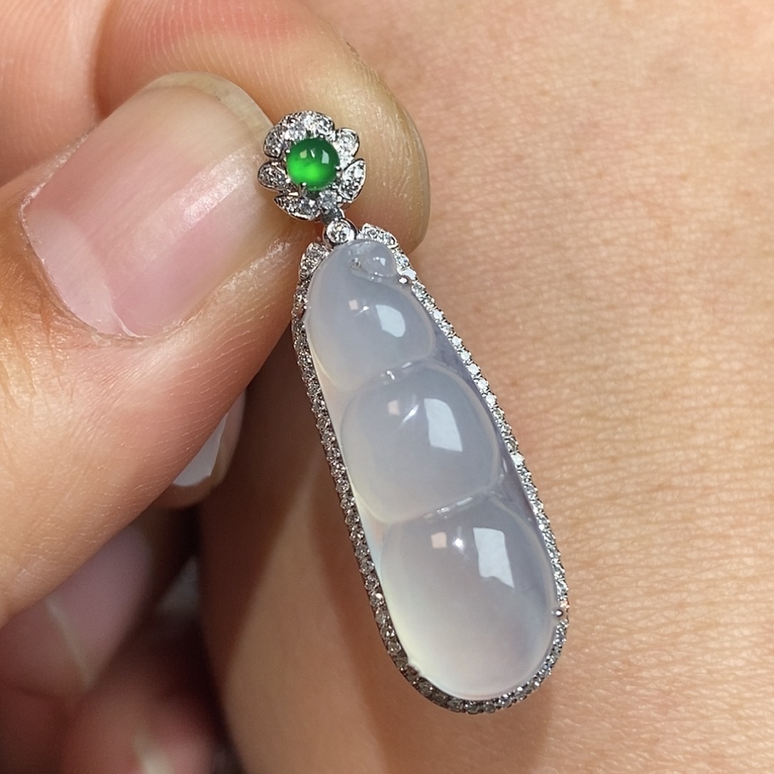 翡翠颈饰18K金镶嵌豆