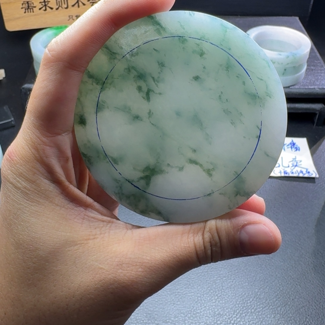 椰***子定制翡翠未镶嵌手镯