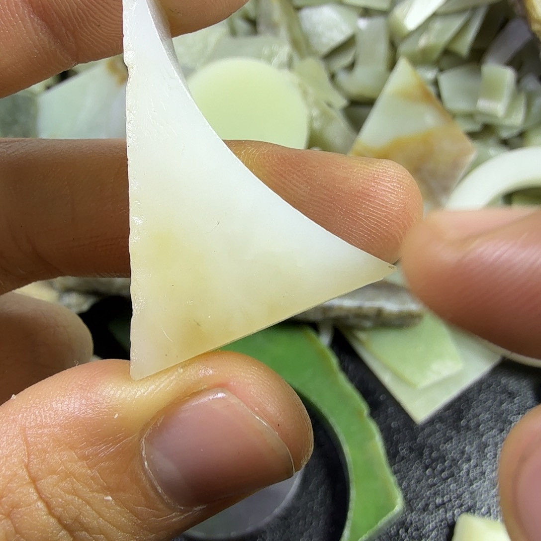 和田玉（糖玉）未镶嵌挂件