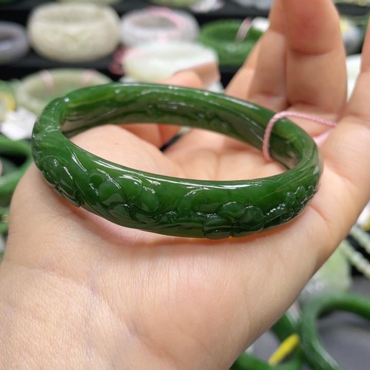 和田玉手镯圈口61。编号7未镶嵌