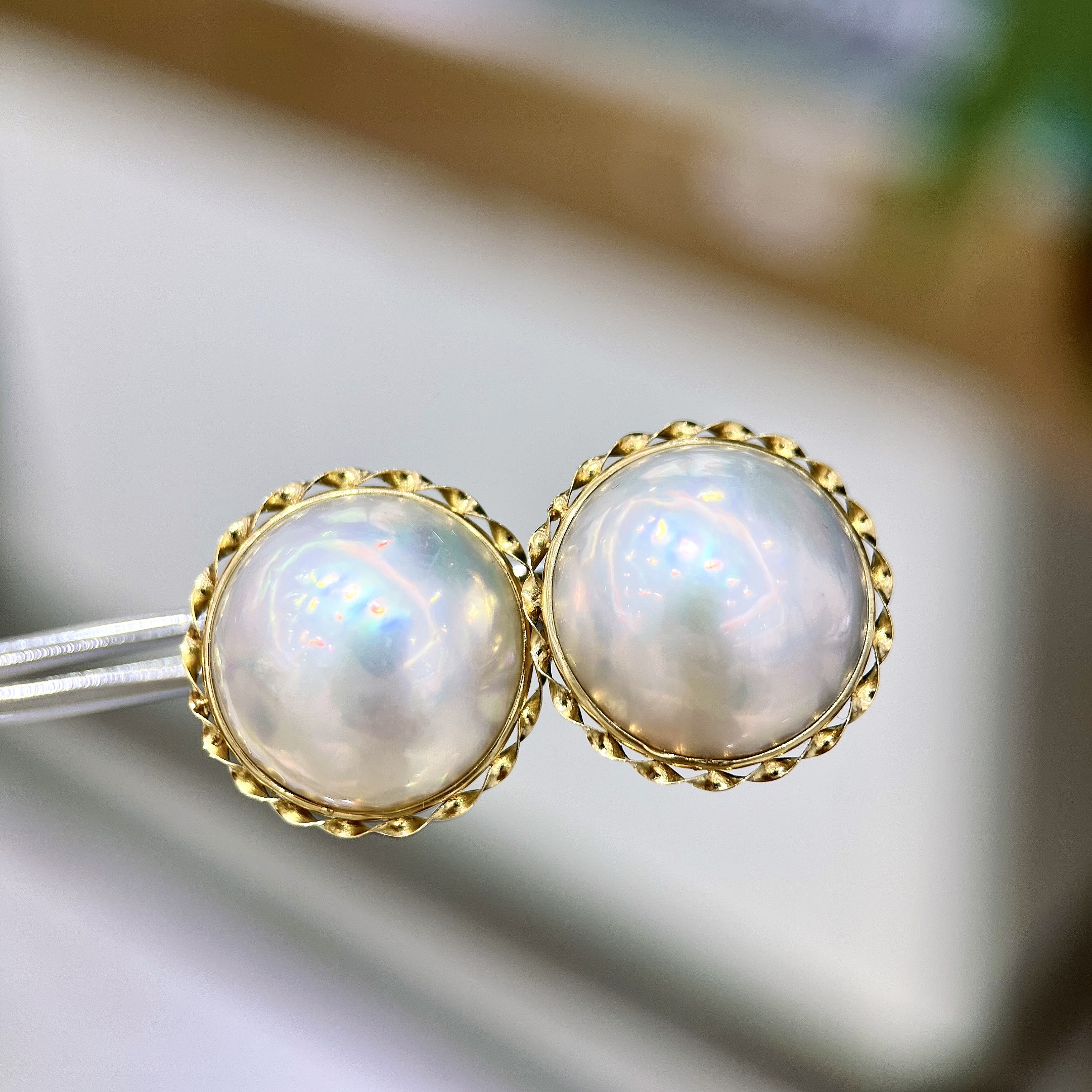 【珍珠甄选】海水炫白马贝珍珠麻花耳钉 14-15MM S008