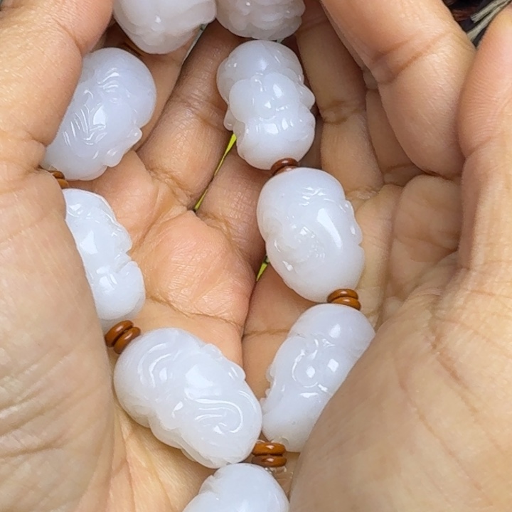 用***8和田玉未镶嵌挂件