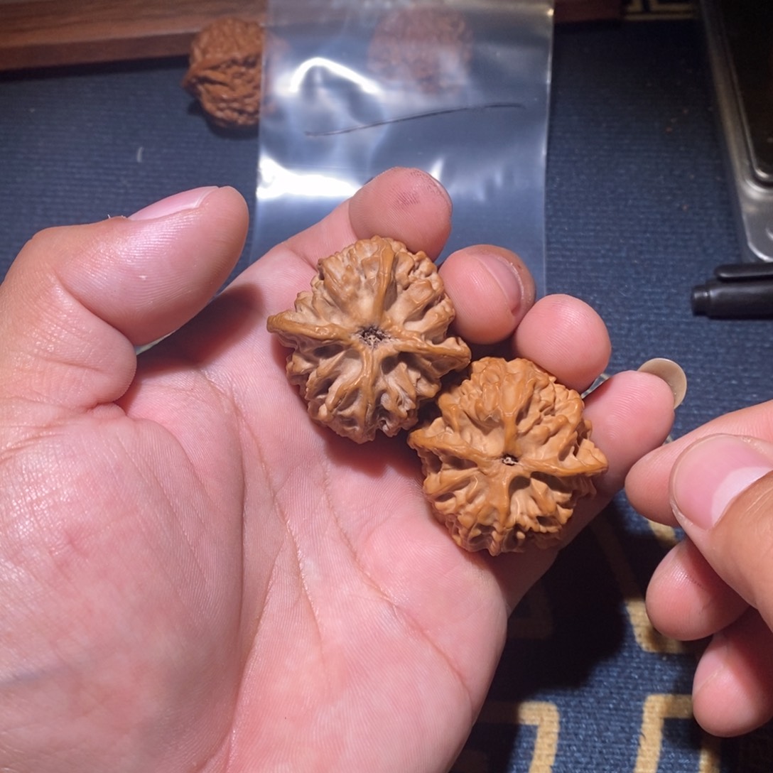 文玩核桃吊坠苹果园