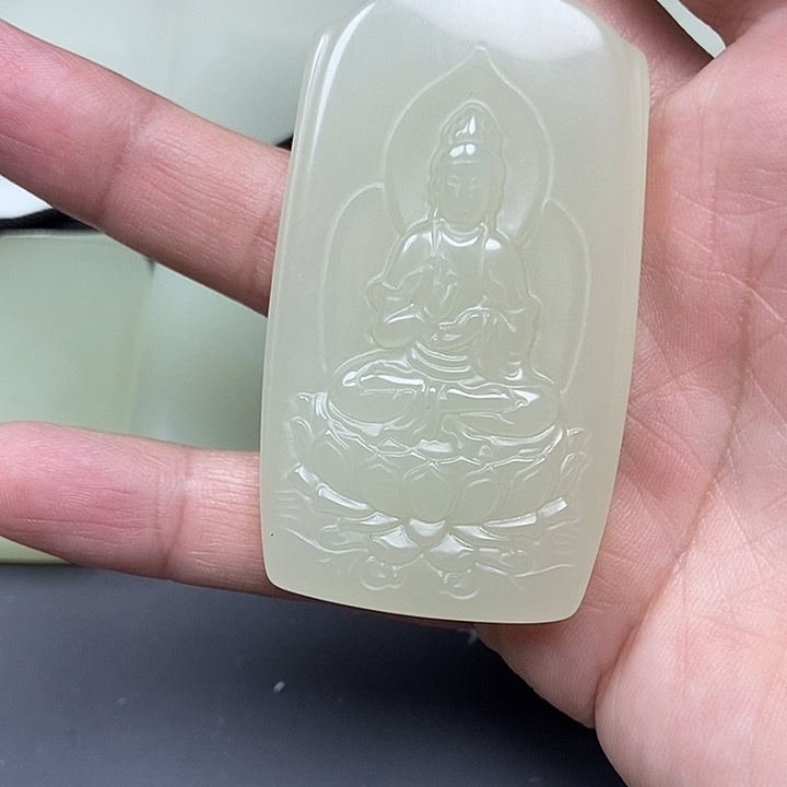 翱***翔和田玉未镶嵌颈饰