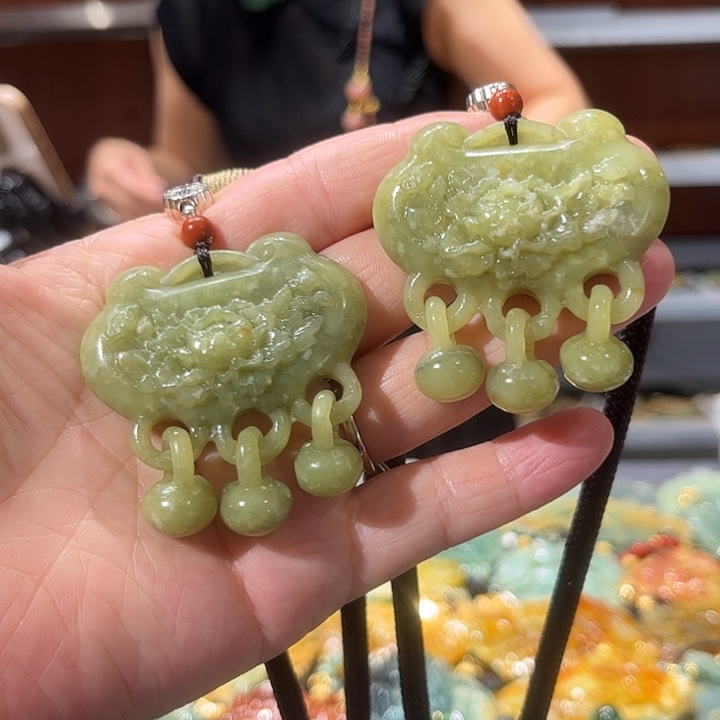 岫玉未镶嵌毛衣链