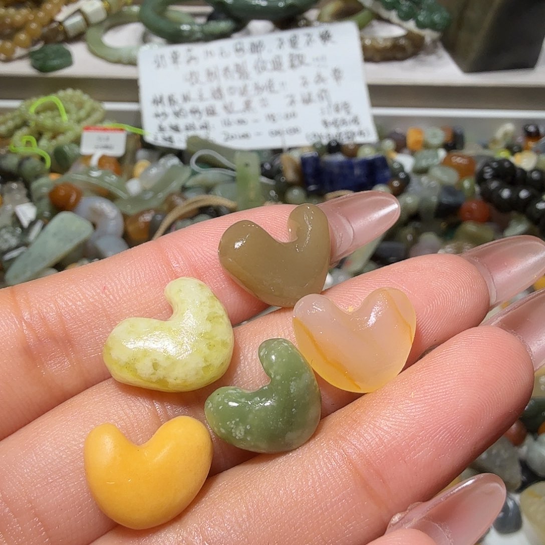 和田玉未镶嵌珠宝奇石