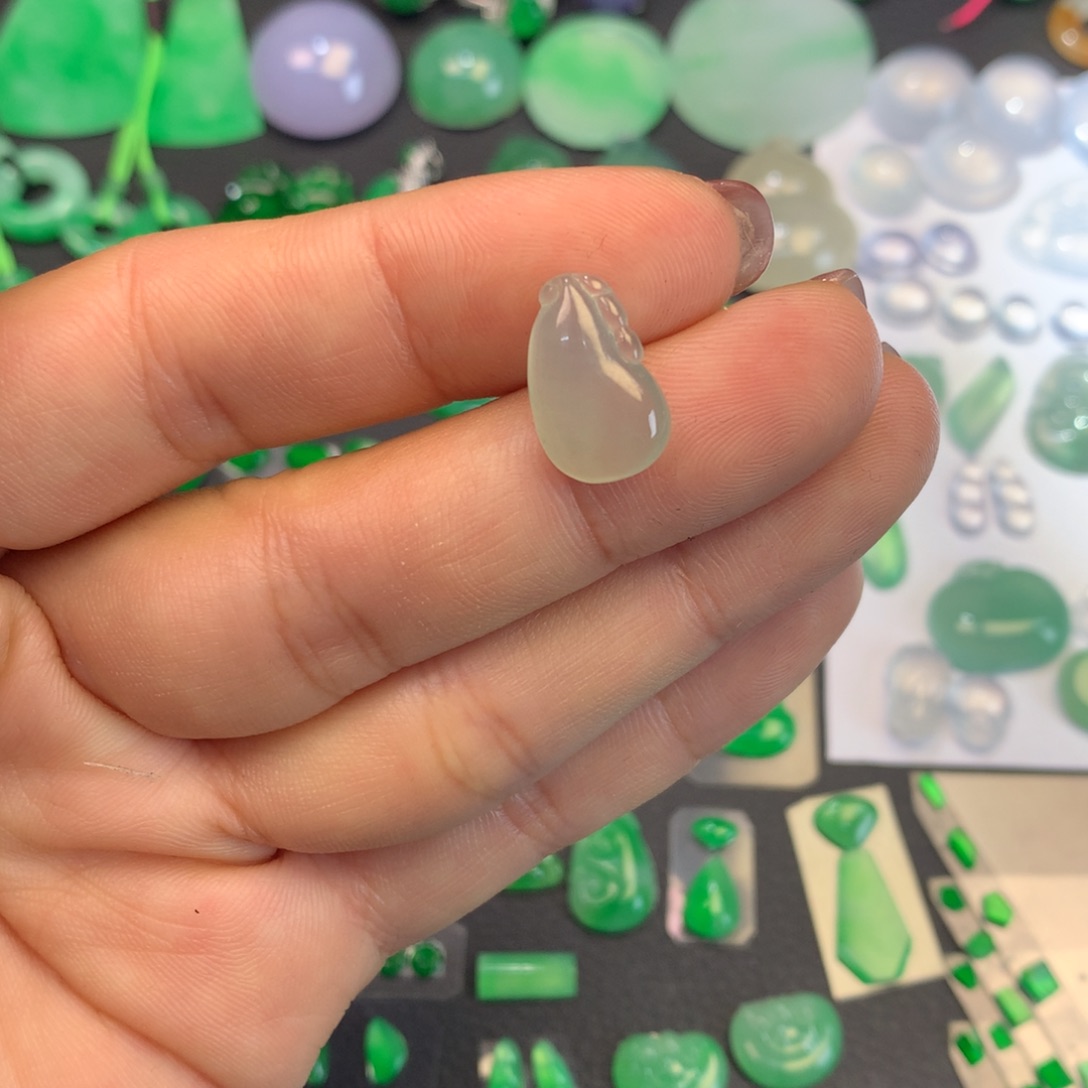 翡翠颈饰未镶嵌裸石瓜