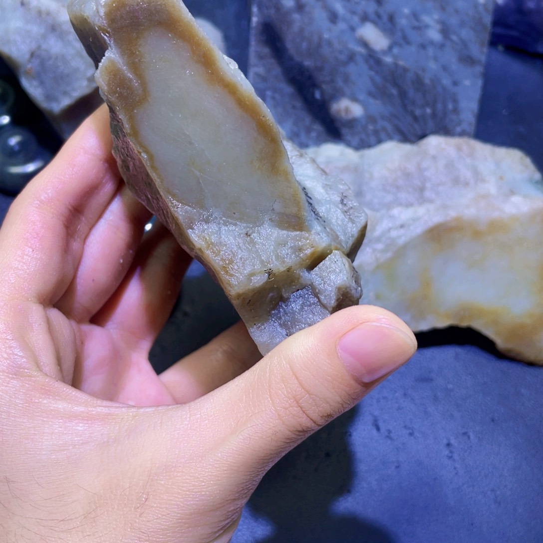 和田玉未镶嵌珠宝半成品