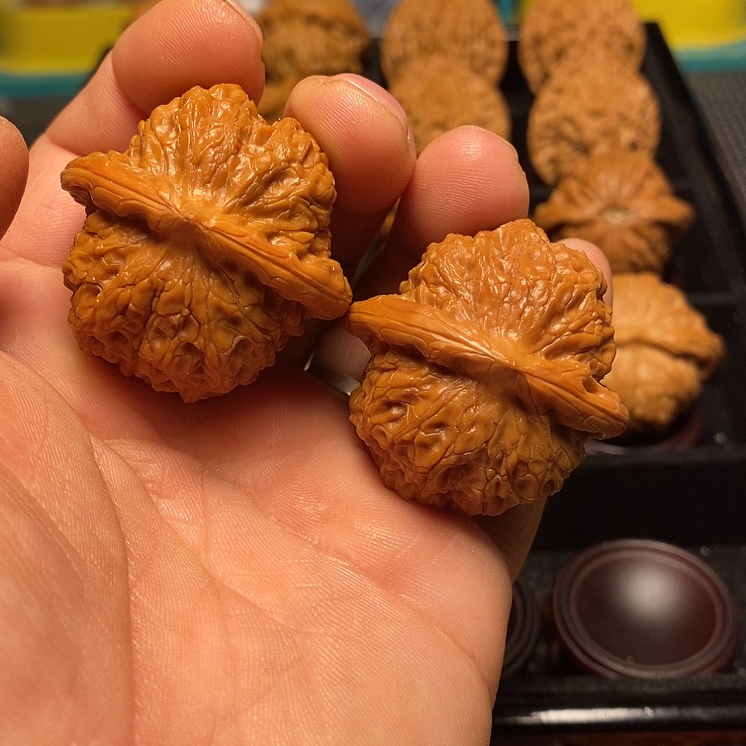 周***雄把件文玩核桃39尺血麒麟