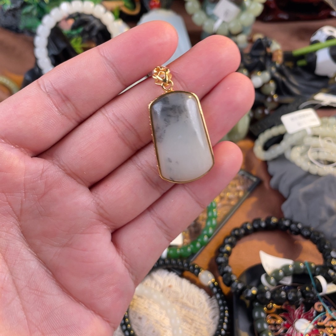 颈饰未镶嵌和田玉