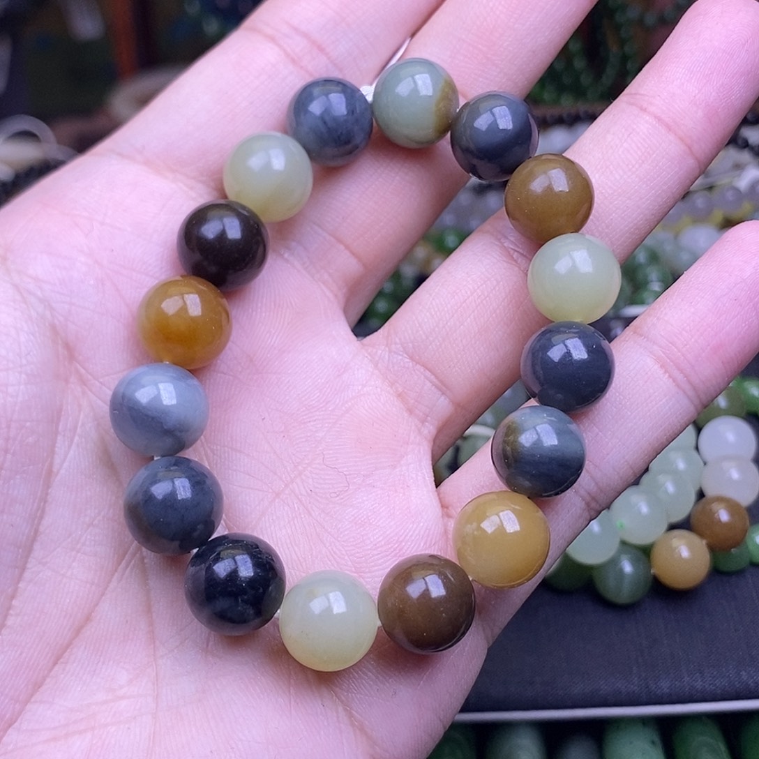 和田玉未镶嵌颈饰楼兰三彩