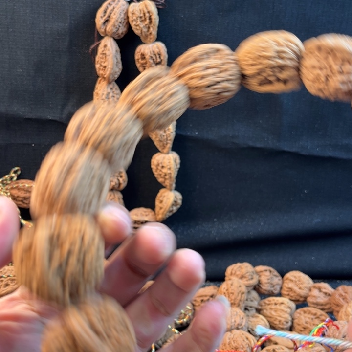 坚***强把件文玩核桃南疆石手把件