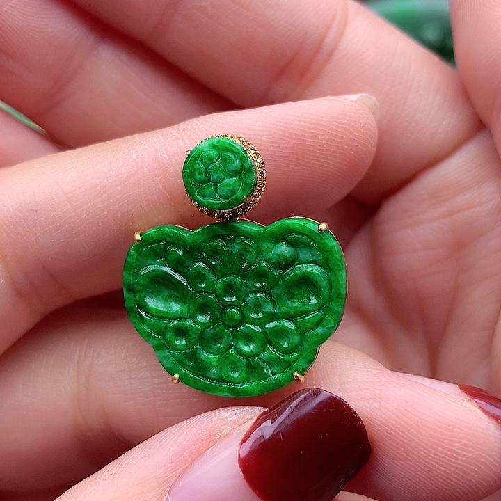 翡翠颈饰18K金镶嵌翡翠