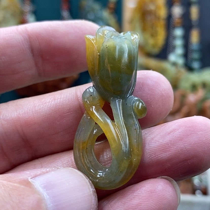 【闪购商品】未镶嵌蛇纹石玉吊坠玫瑰