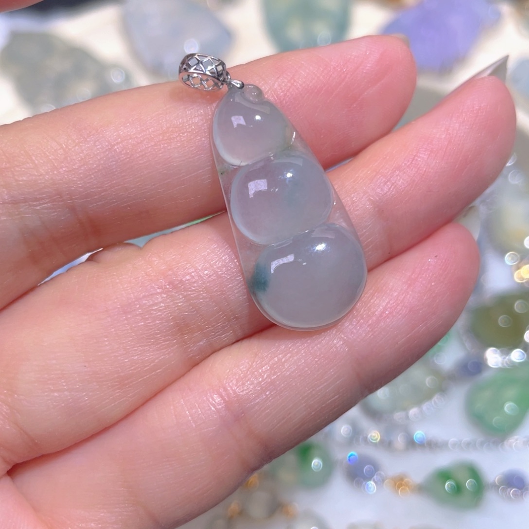 颈饰18K金镶嵌翡翠翡翠