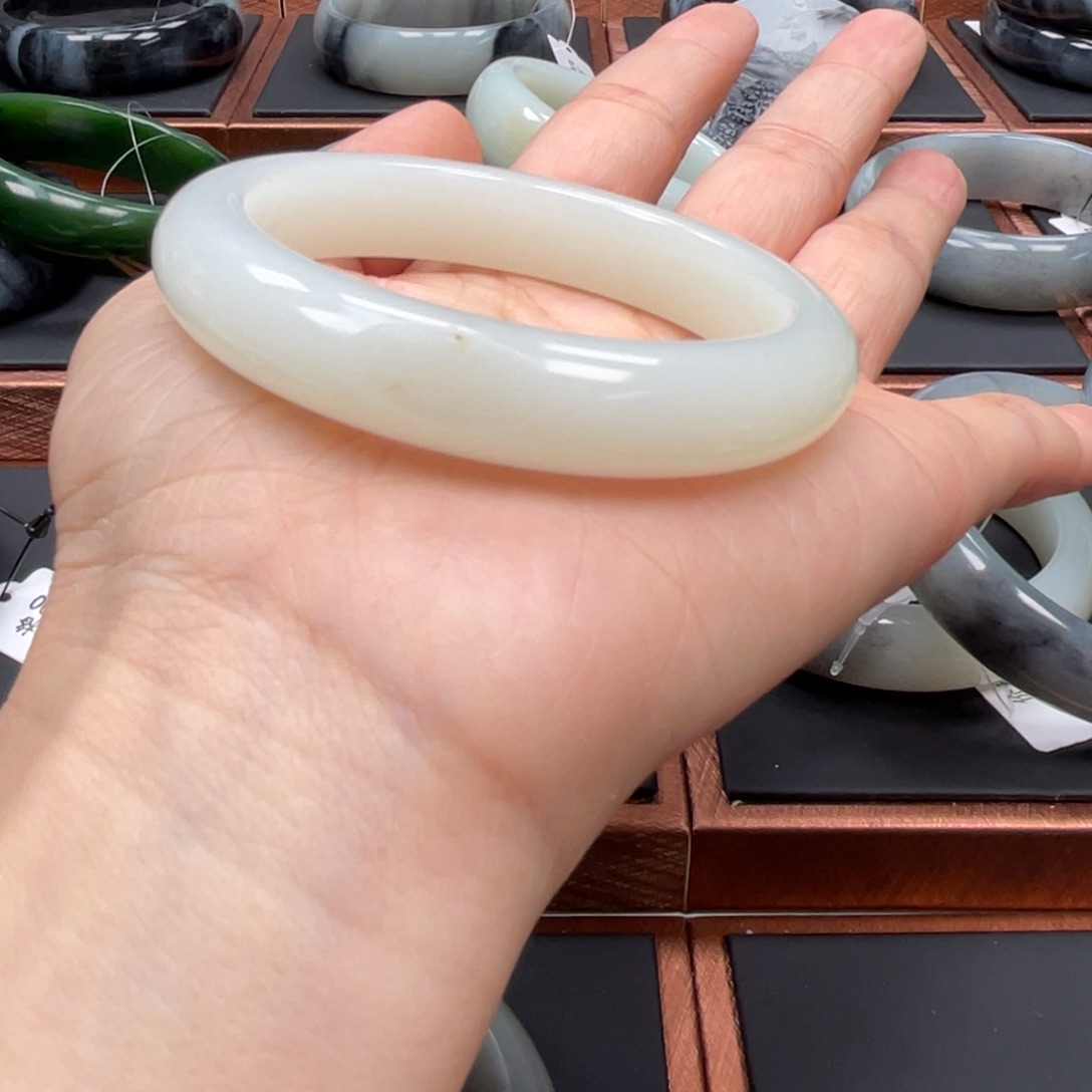 和田玉未镶嵌手镯54圈口