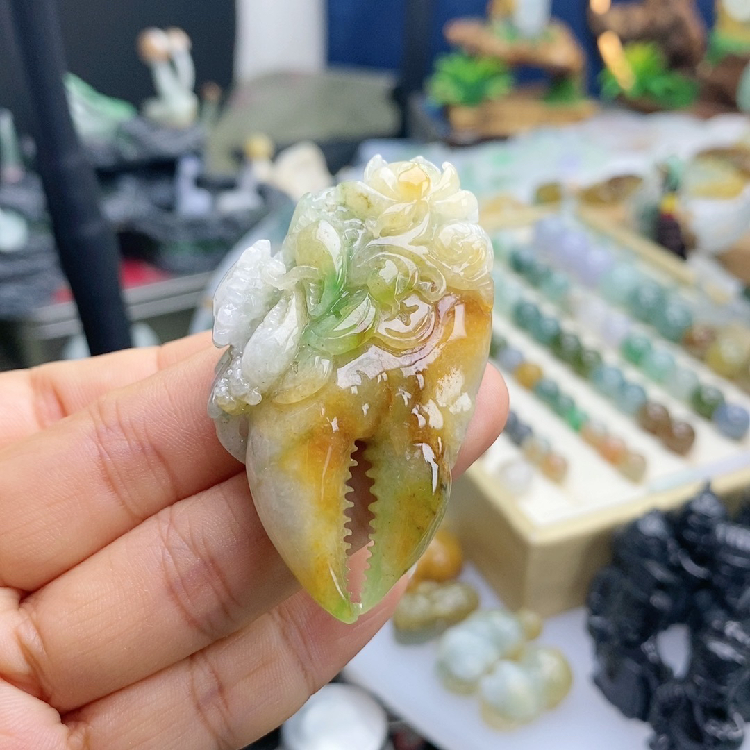 特色多彩翡翠蟹钳吊坠挂件