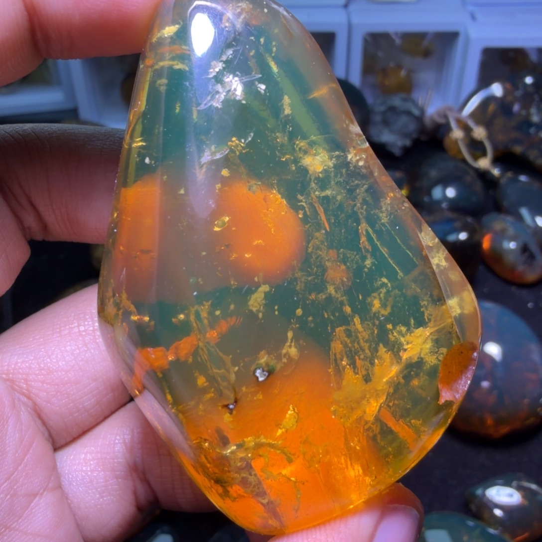 琥珀未镶嵌裸石《43克》