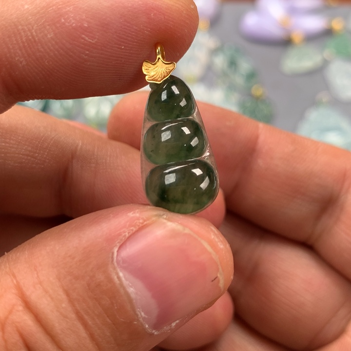 翡翠颈饰18K金镶嵌豆子