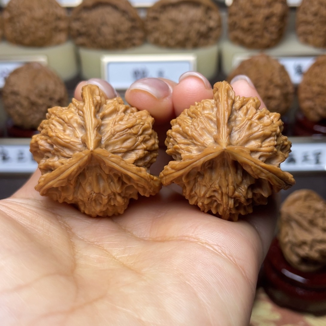 文玩核桃把件盘山三棱