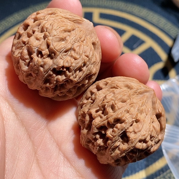 【闪购商品】文玩核桃吊坠一**花皇家正圆