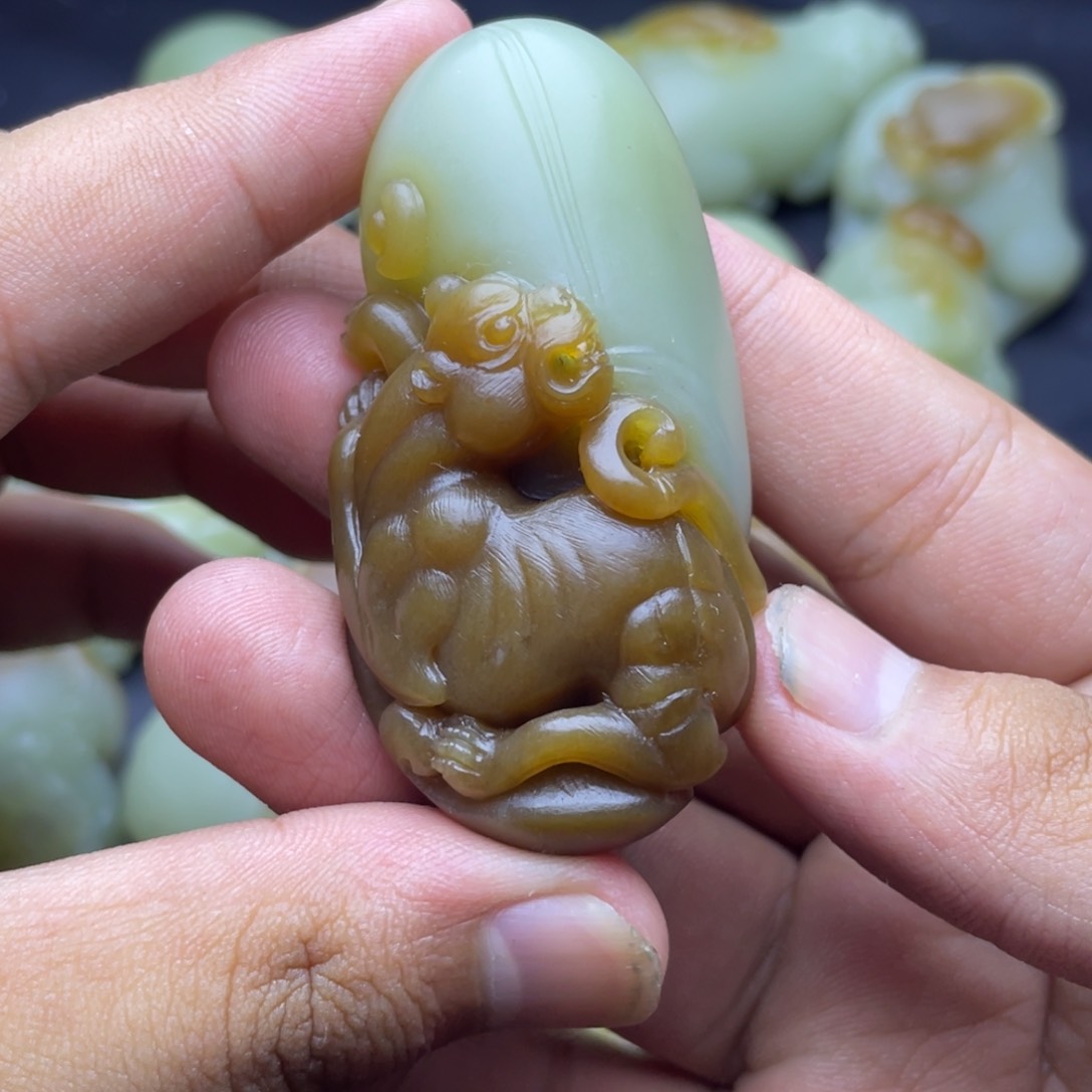 和田玉（糖玉）未镶嵌颈饰