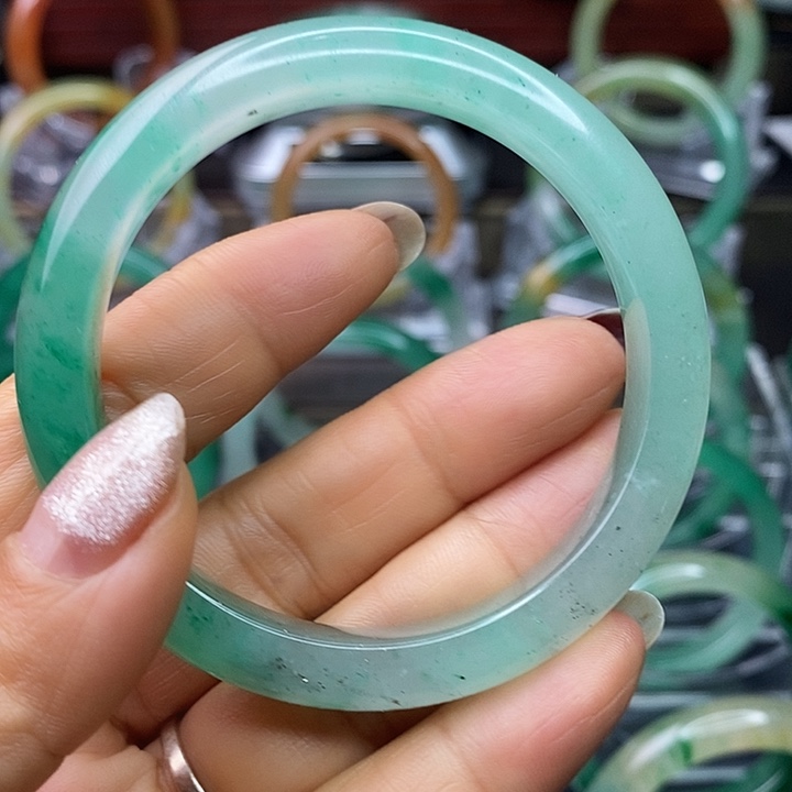 石英质玉手镯未镶嵌