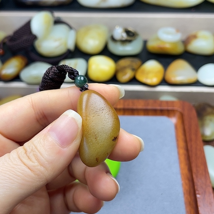 s***y和田玉未镶嵌颈饰