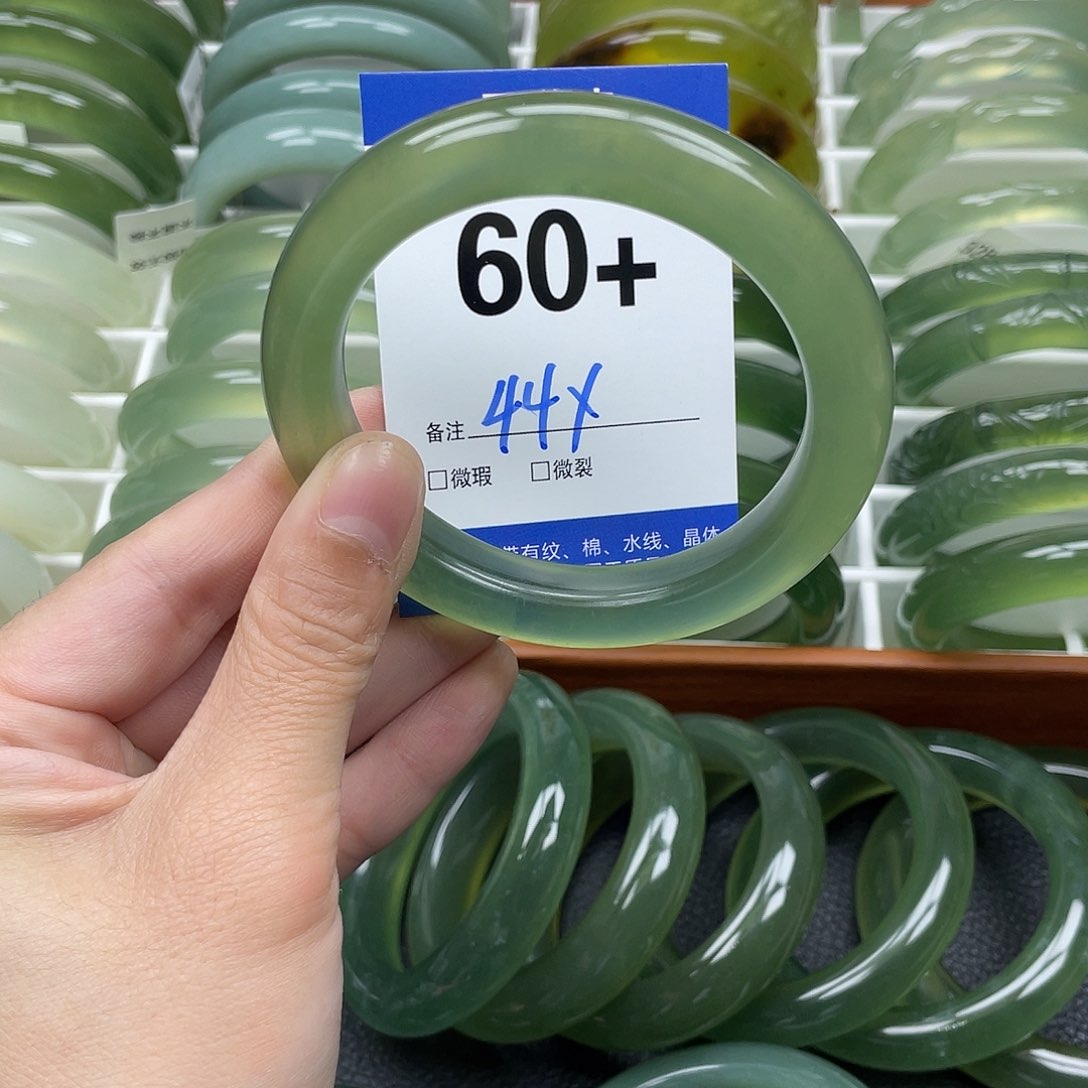 蛇纹石玉手镯未镶嵌好**绵