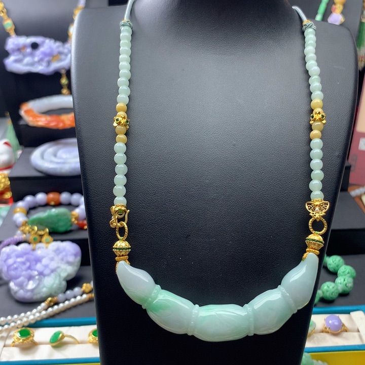 翡翠颈饰未镶嵌翡翠藕节