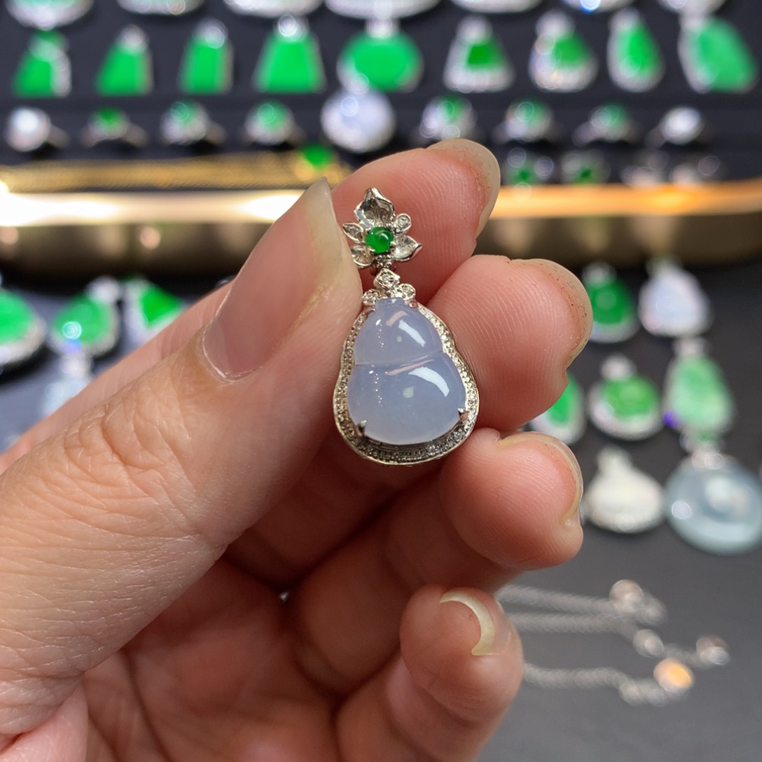 翡翠吊坠(不含链)18K金镶嵌紫货会有点小色差