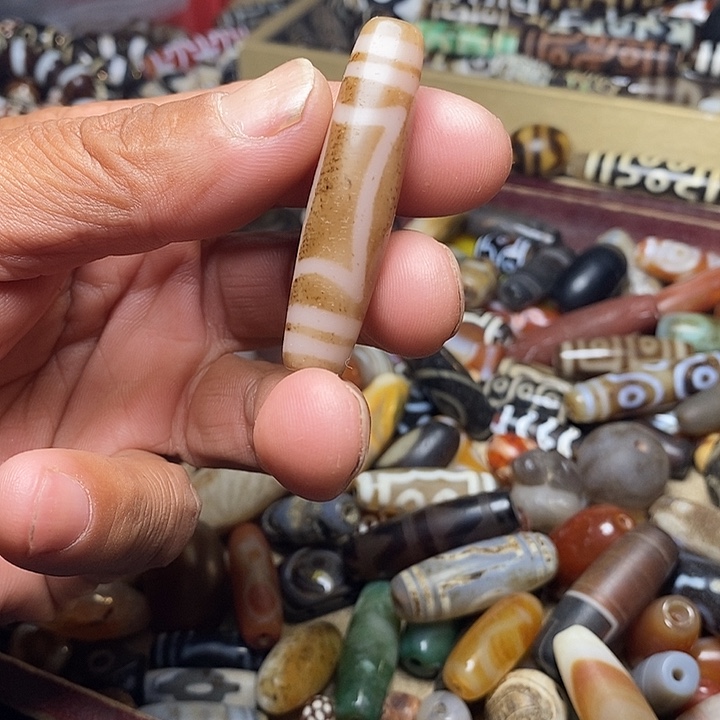 天然辰砂玛瑙珠子9