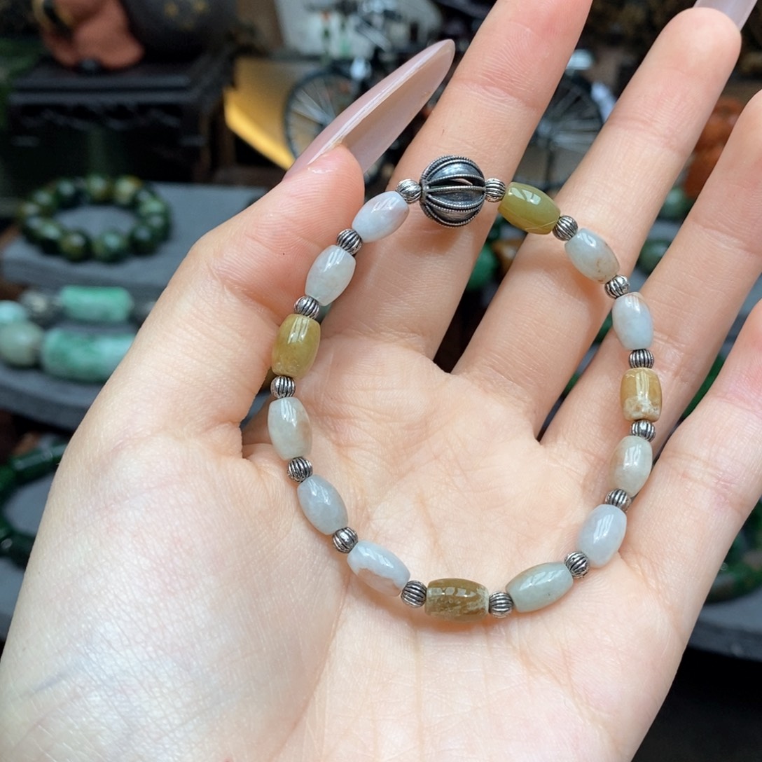 翡翠手链未镶嵌漂亮美眉