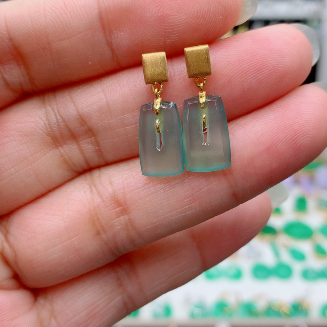 翡翠18K金镶嵌耳饰的