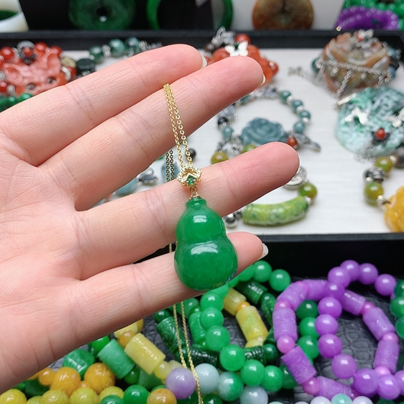 【闪购商品】吊坠(赠链)未镶嵌翡翠