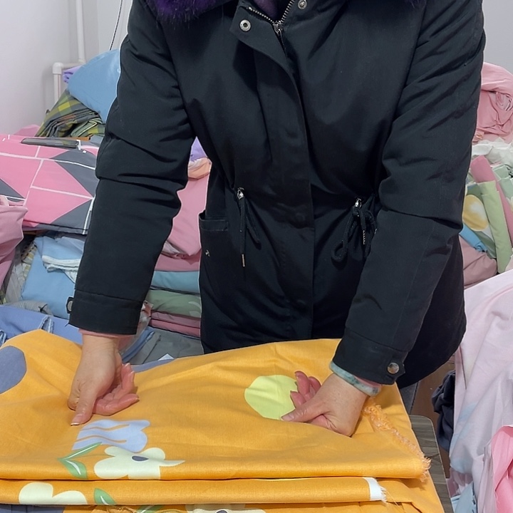 用***6莫代尔纤维长绒棉橘色波点小花8.8米