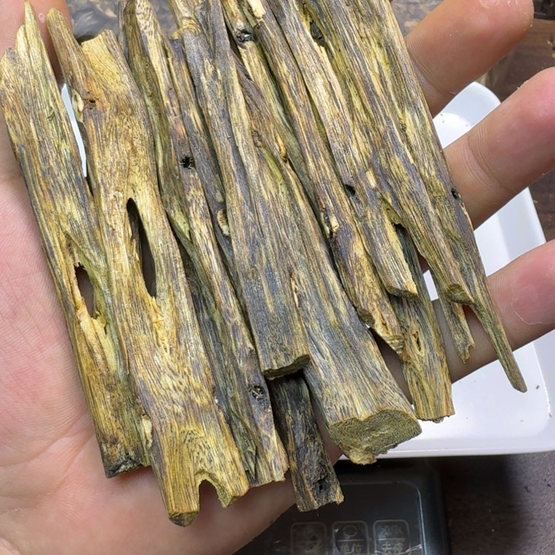 沉香碎屑沉香香脉品种树枝料64克