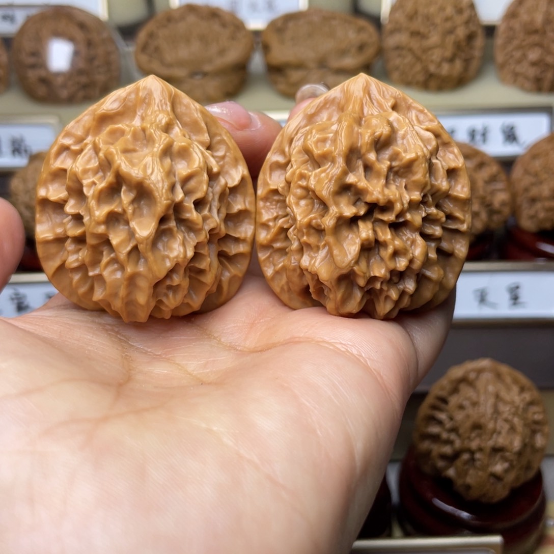 文玩核桃把件越**好帝王39左右