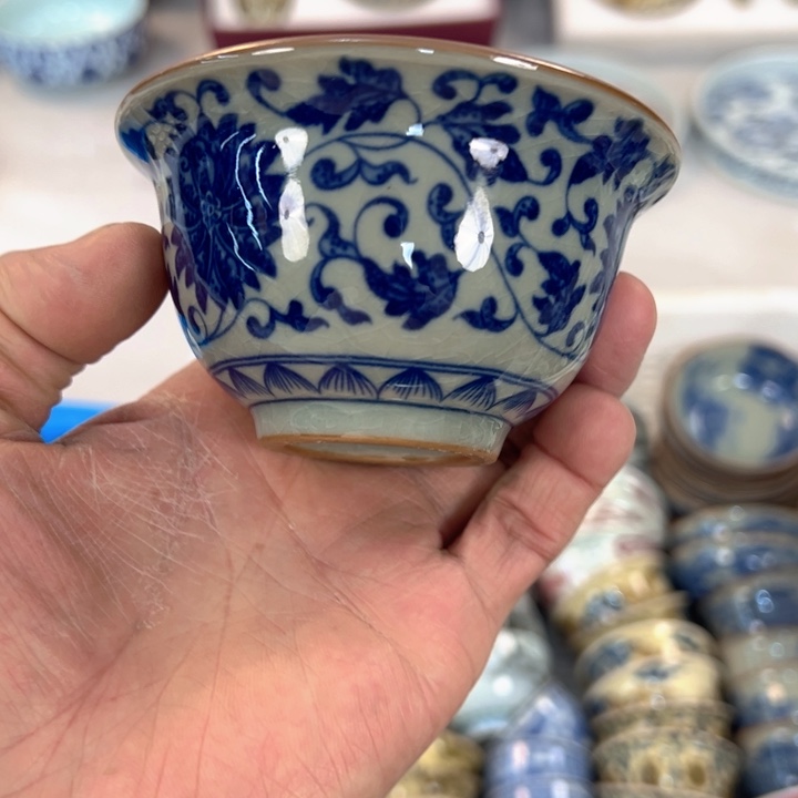 瓷片淘泥缠枝莲压手杯主人杯