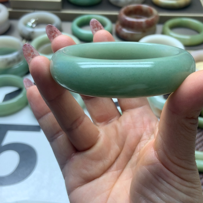 【闪购商品】石英质玉手镯未镶嵌@*H