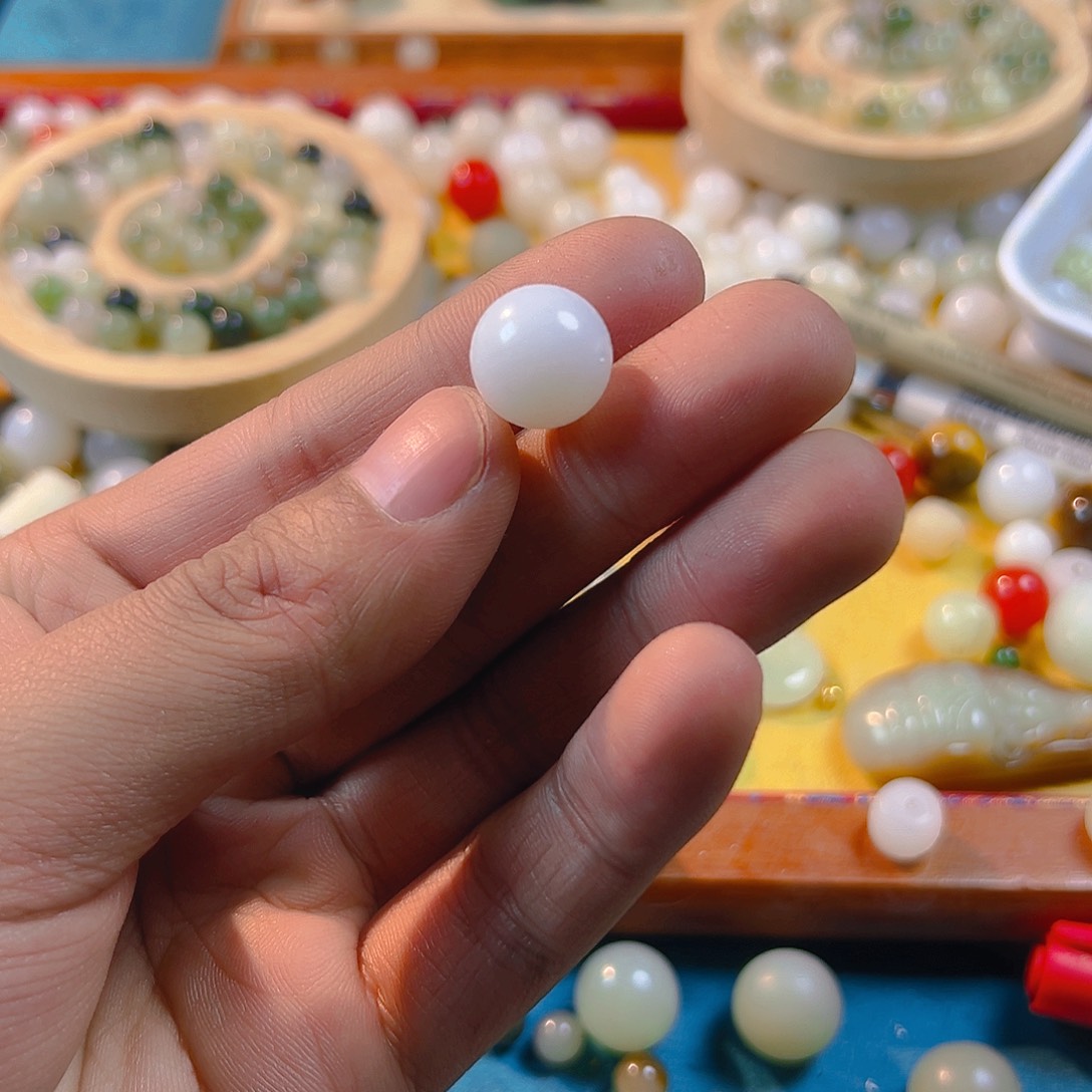 和田玉卡14散珠未镶嵌